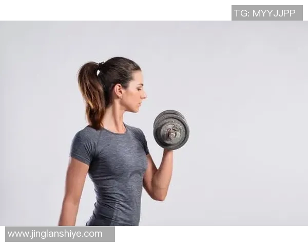 小哑铃女士健身：塑造优雅身姿与健康生活的完美结合